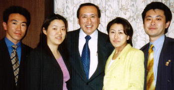 ジーン・H・山形オーナーと共に